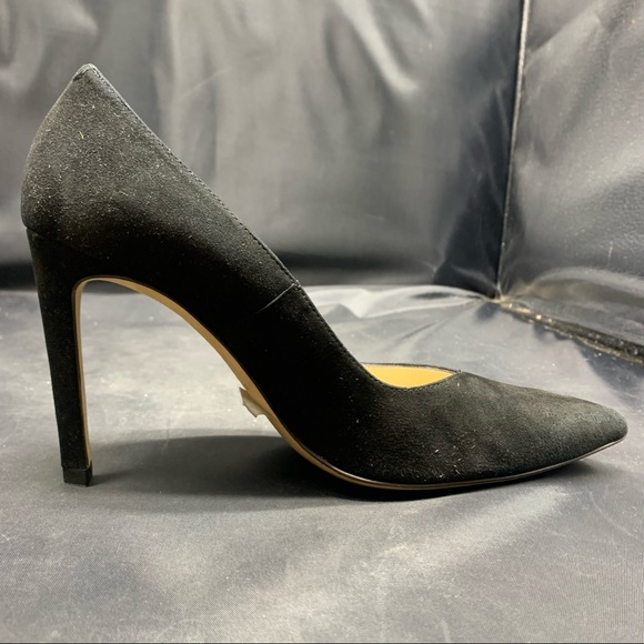 Pointed Toe V-Neck Pumps - Picture 5 of 11